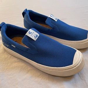 Cariuma 4ocean collaboration blue knit slip ons